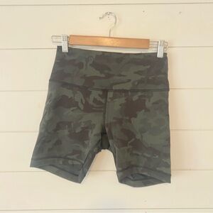 Lululemon wunder train short